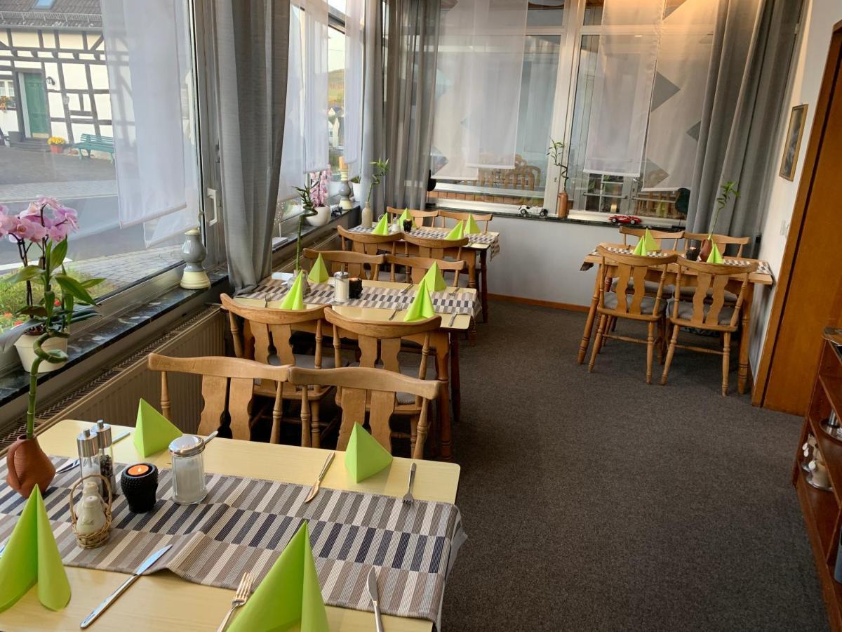 Vina Am Ring Bed & Breakfast Mannebach  Екстериор снимка