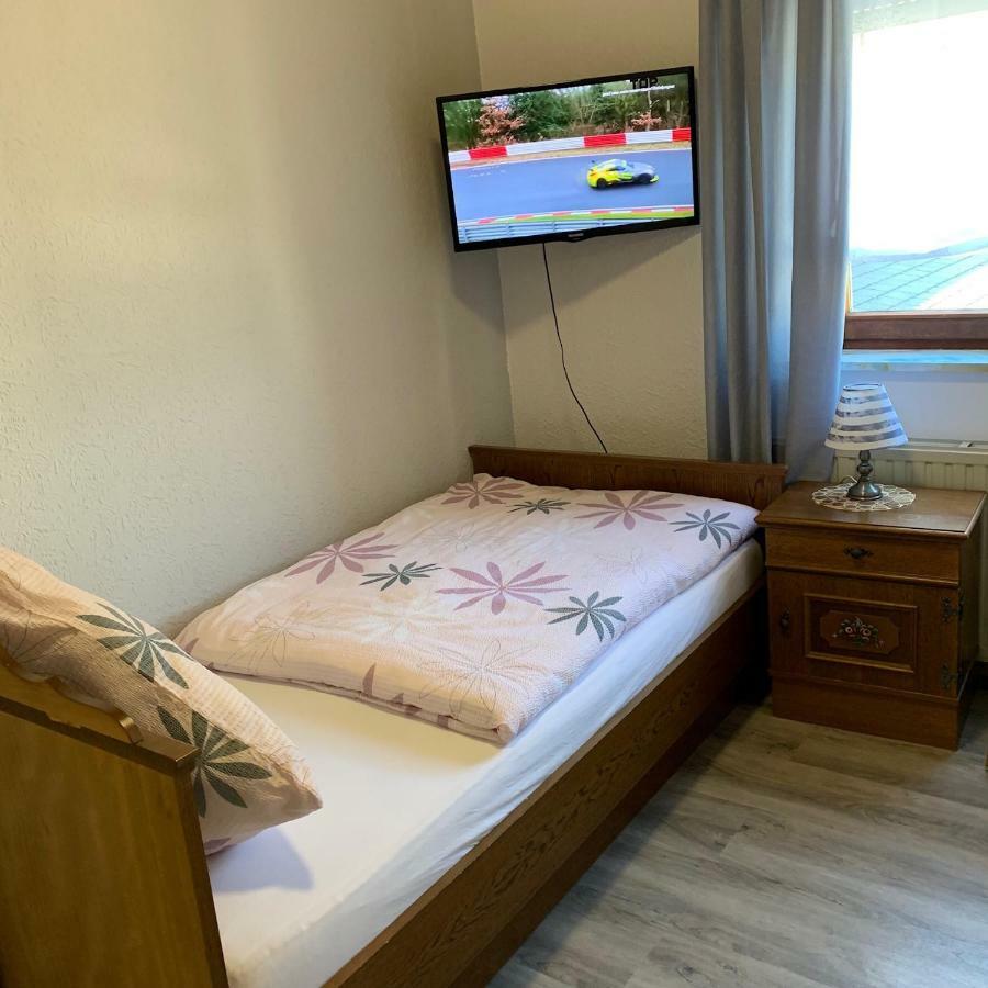 Vina Am Ring Bed & Breakfast Mannebach  Екстериор снимка