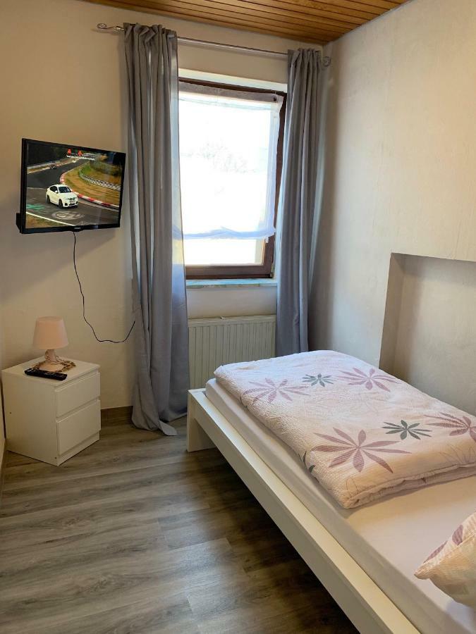 Vina Am Ring Bed & Breakfast Mannebach  Екстериор снимка