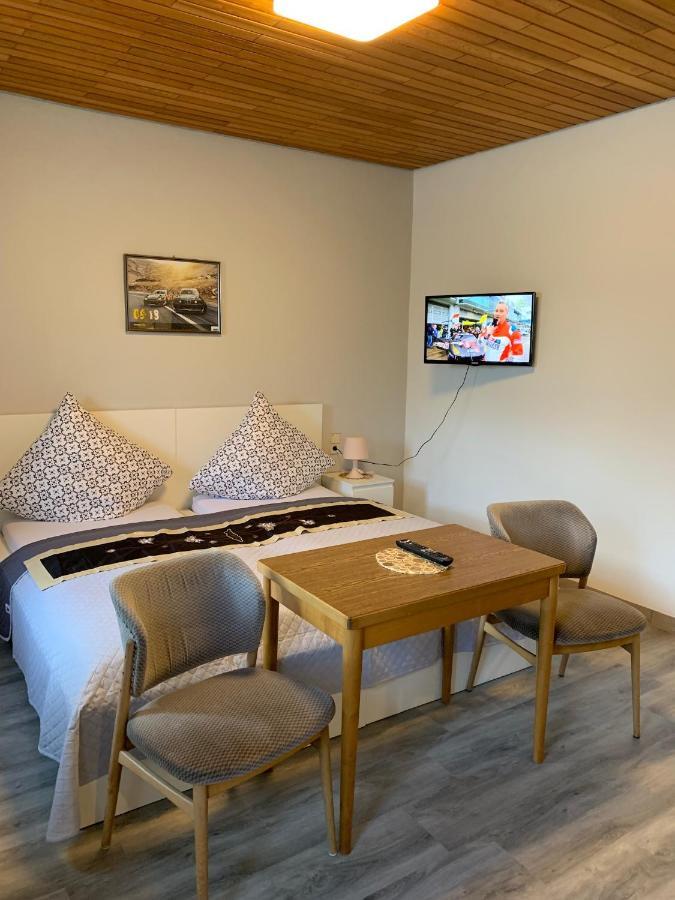 Vina Am Ring Bed & Breakfast Mannebach  Екстериор снимка